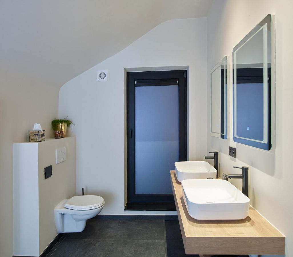 'T Vlyt Vakantiehuis-Wellness Bed & Breakfast Riemst Exterior photo
